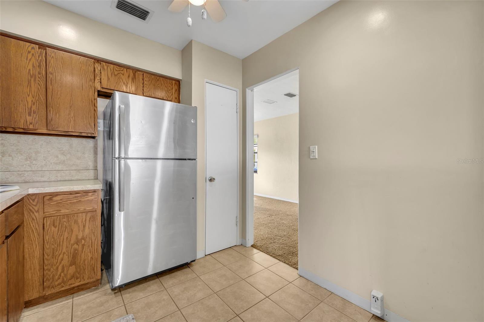 Listing photo id 12 for 945 Sherrington Road