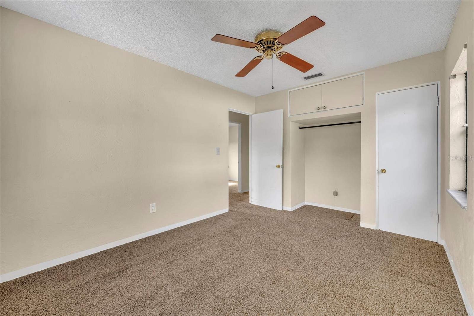 Listing photo id 16 for 945 Sherrington Road