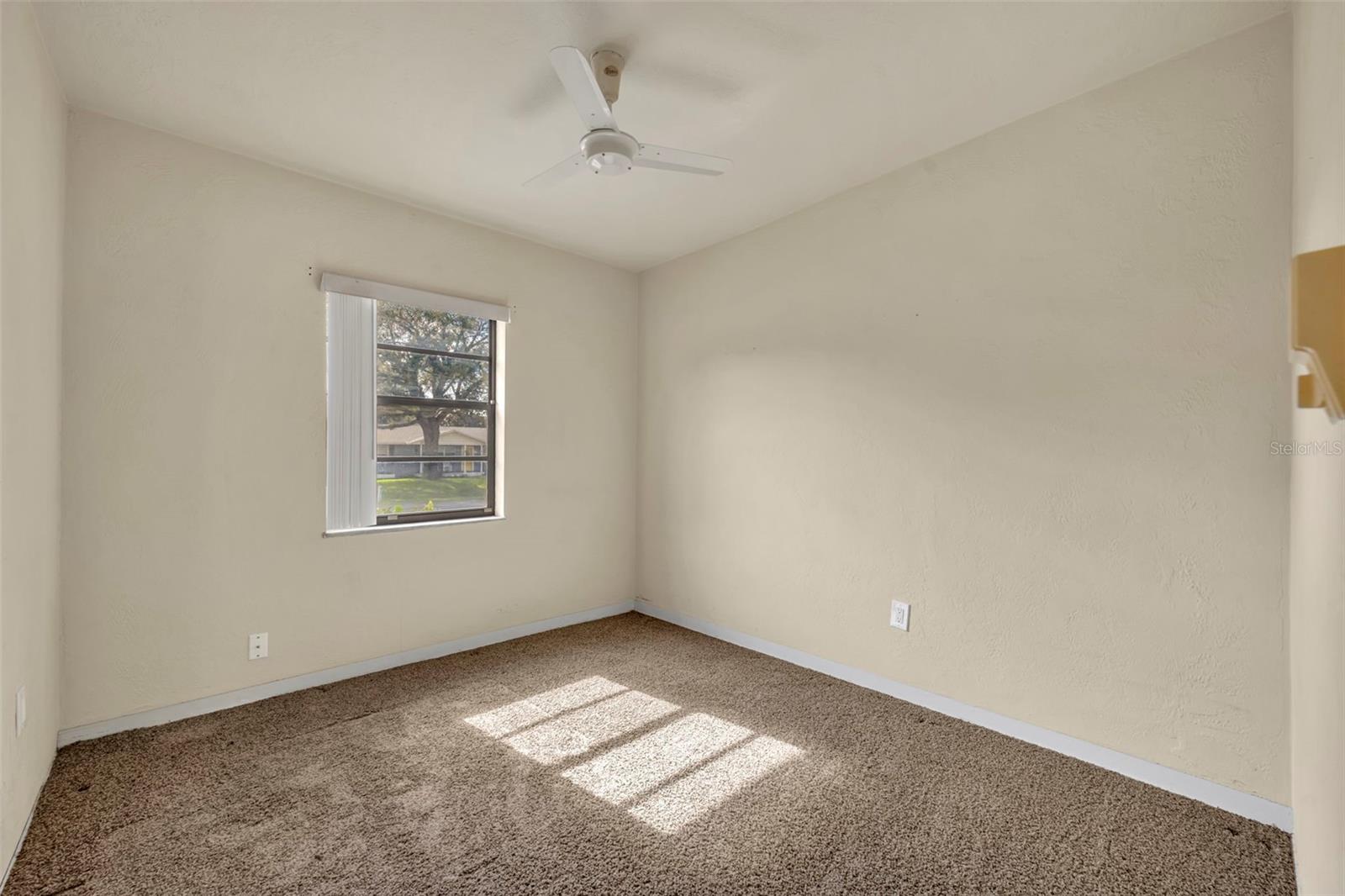 Listing photo id 20 for 945 Sherrington Road