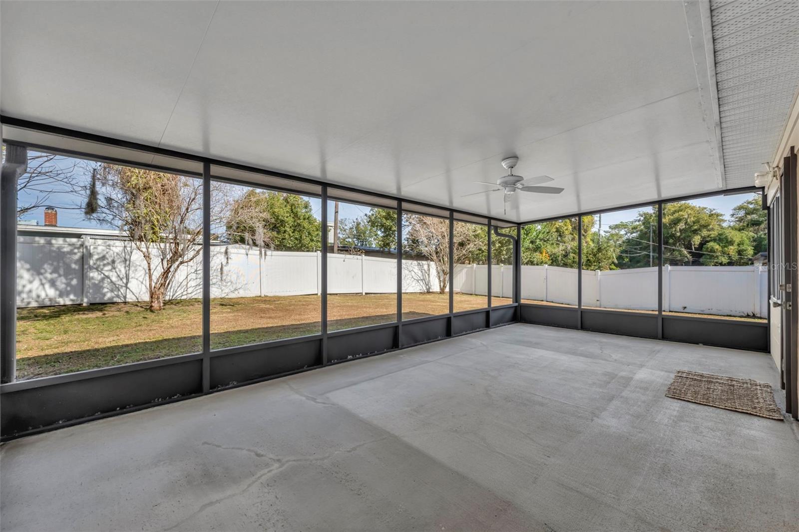 Listing photo id 23 for 945 Sherrington Road