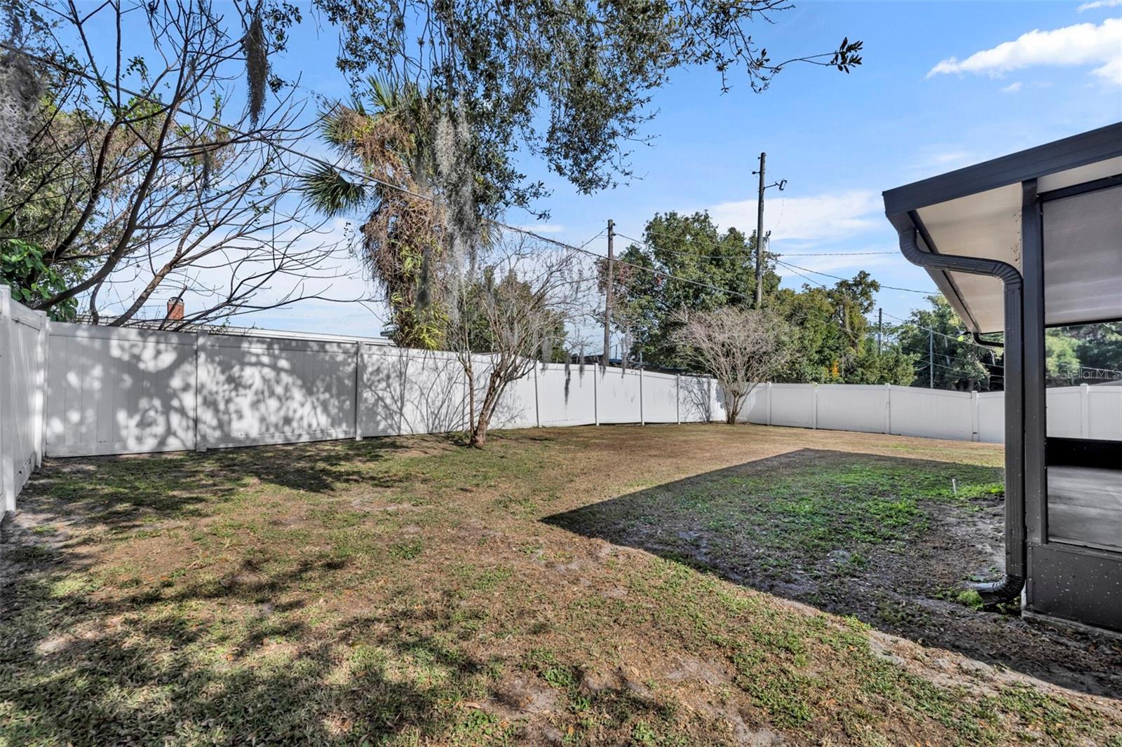 Listing photo id 24 for 945 Sherrington Road