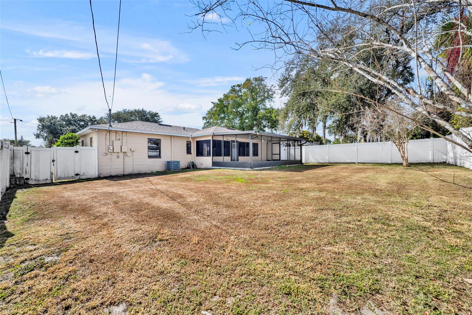 Listing photo id 26 for 945 Sherrington Road