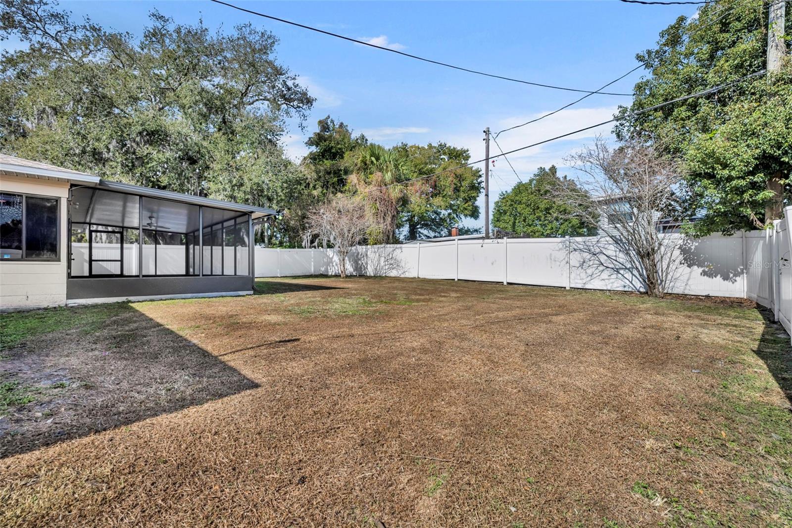 Listing photo id 27 for 945 Sherrington Road