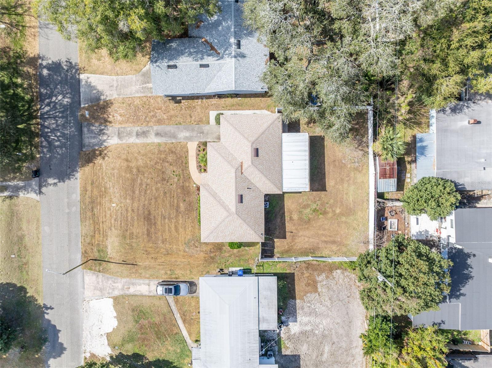 Listing photo id 35 for 945 Sherrington Road