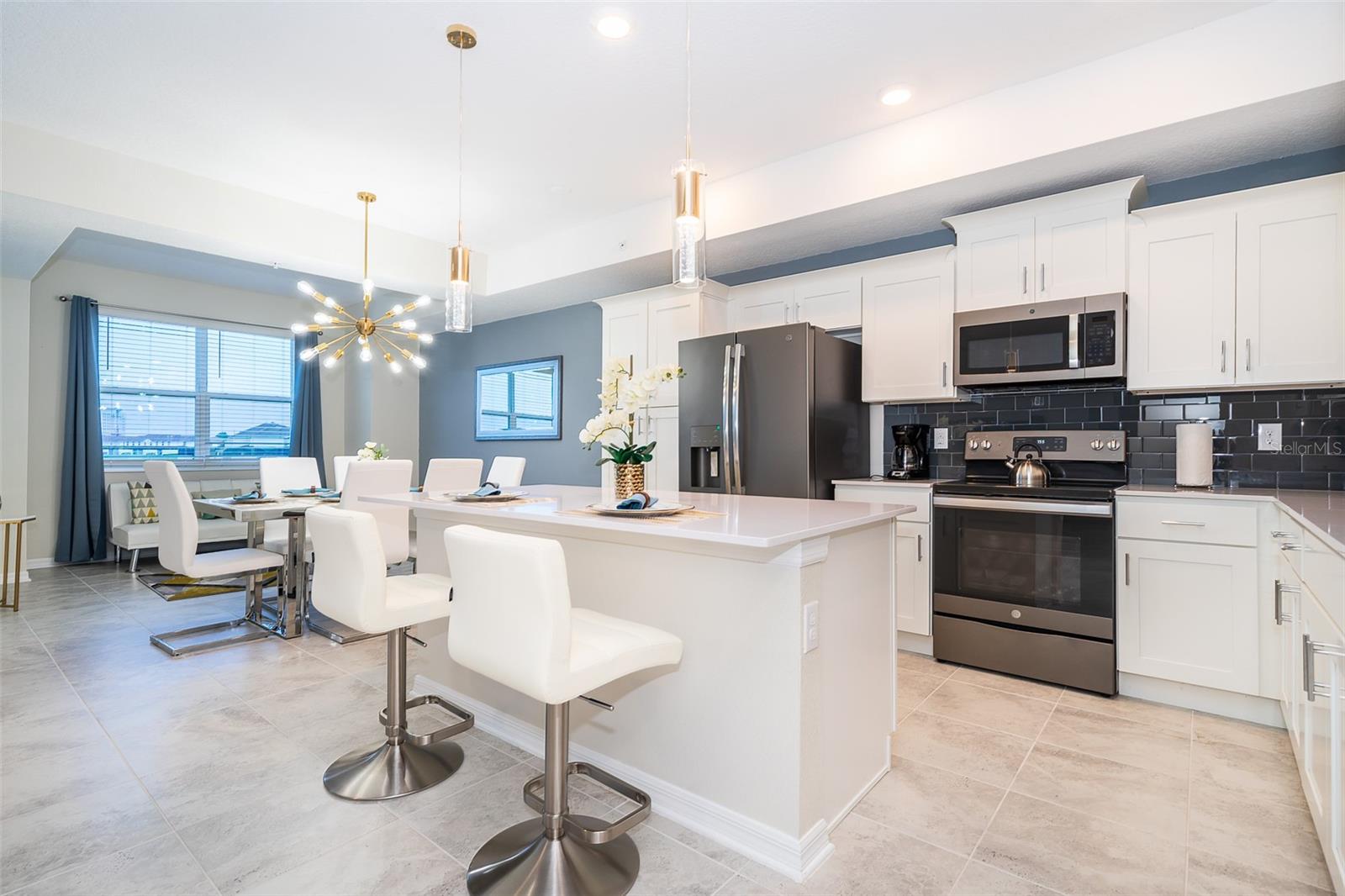 Image 6 of 30 For 3131 Paradox Circle 202