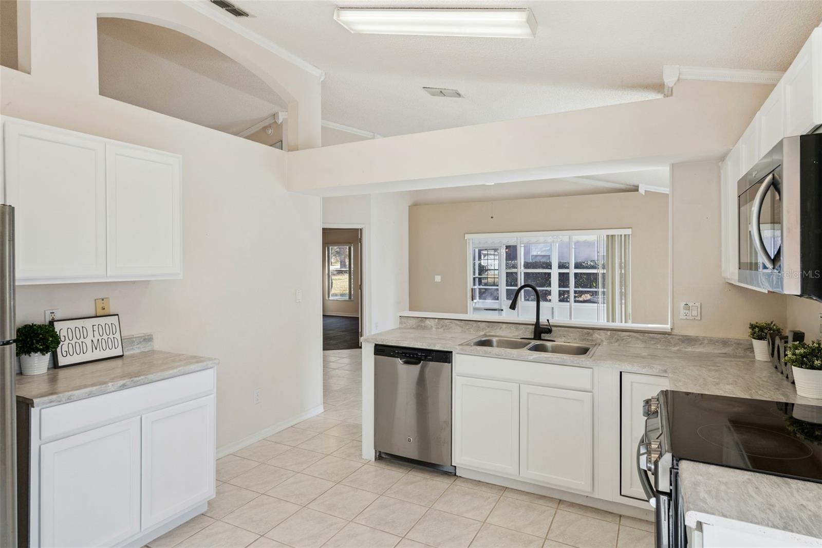 Image 14 of 77 For 3817 Doune Way