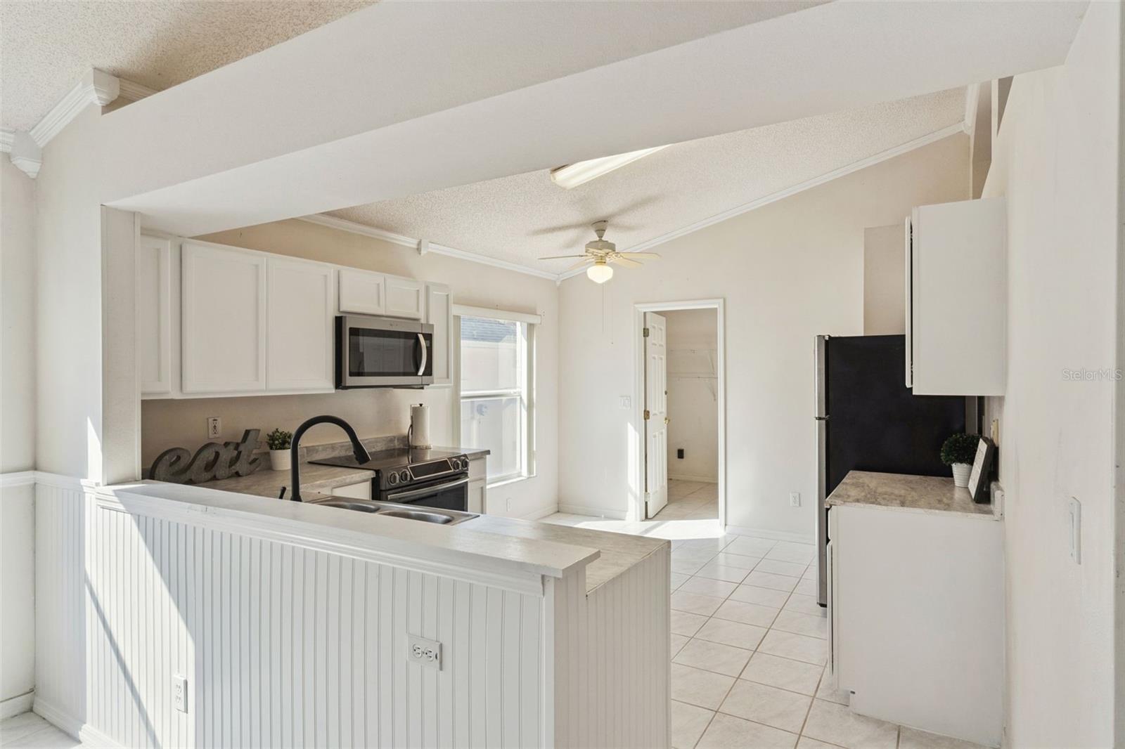 Image 16 of 77 For 3817 Doune Way