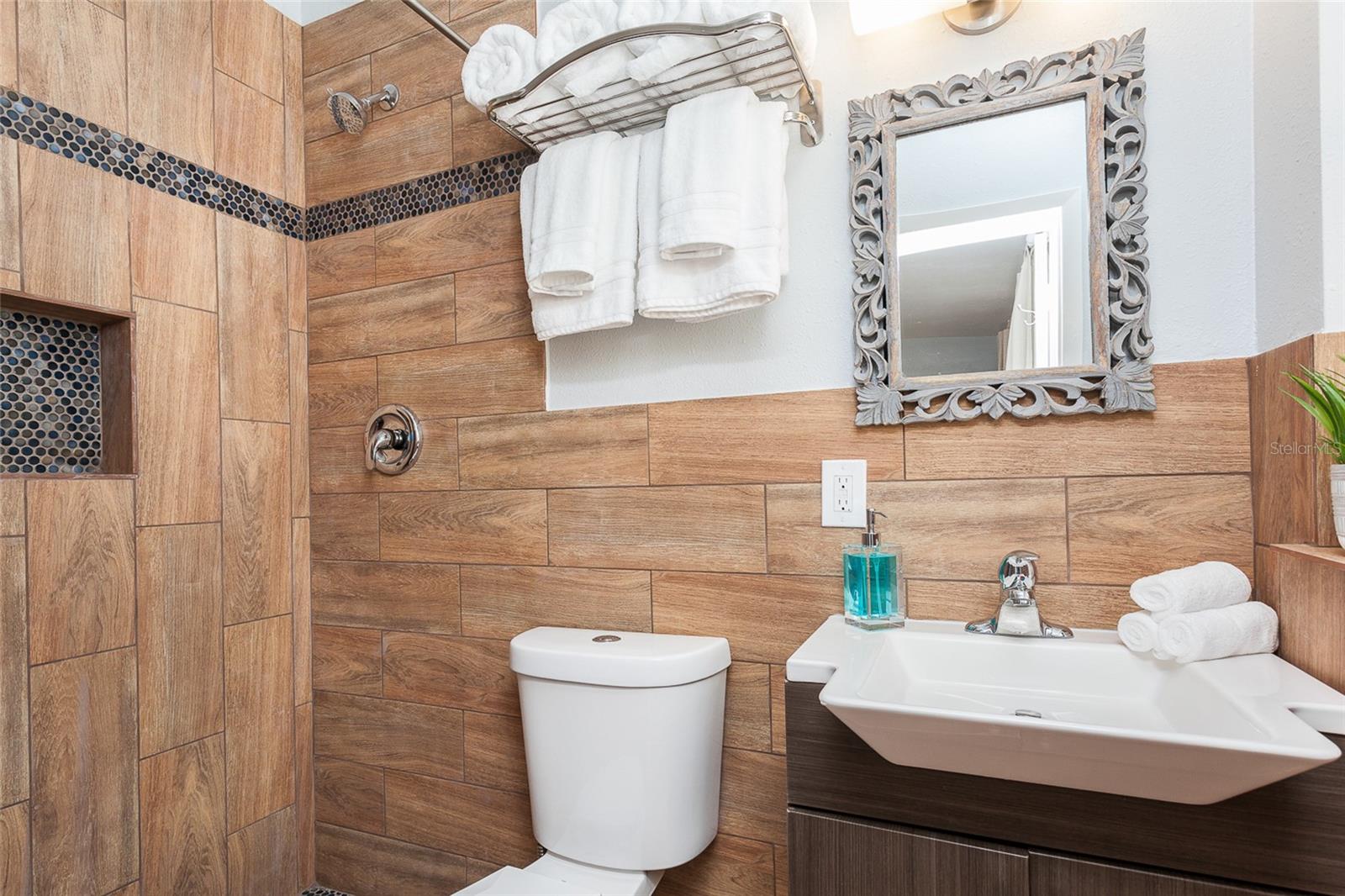 Image 16 of 39 For 407 Crystal Lake Street