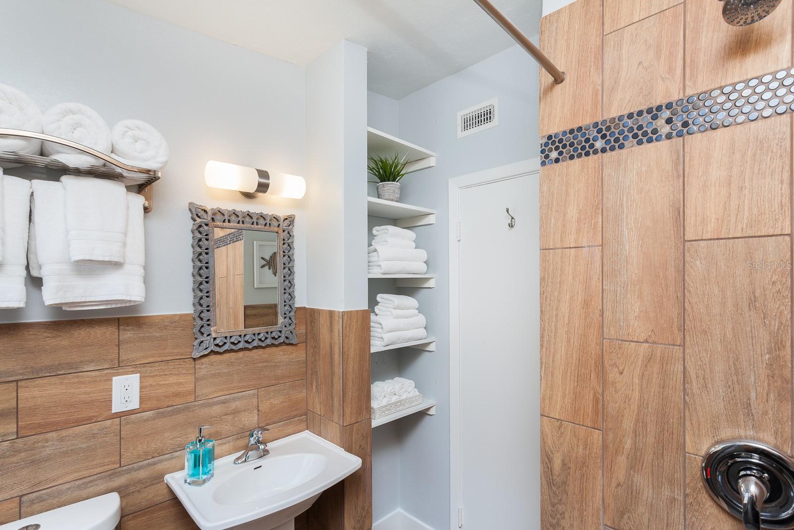 Image 2 of 39 For 407 Crystal Lake Street