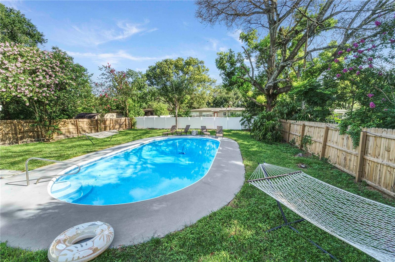 Image 21 of 39 For 407 Crystal Lake Street