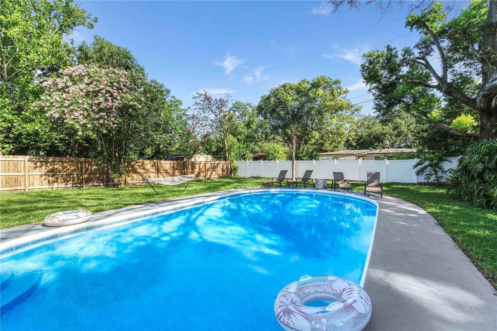 Image 27 of 39 For 407 Crystal Lake Street