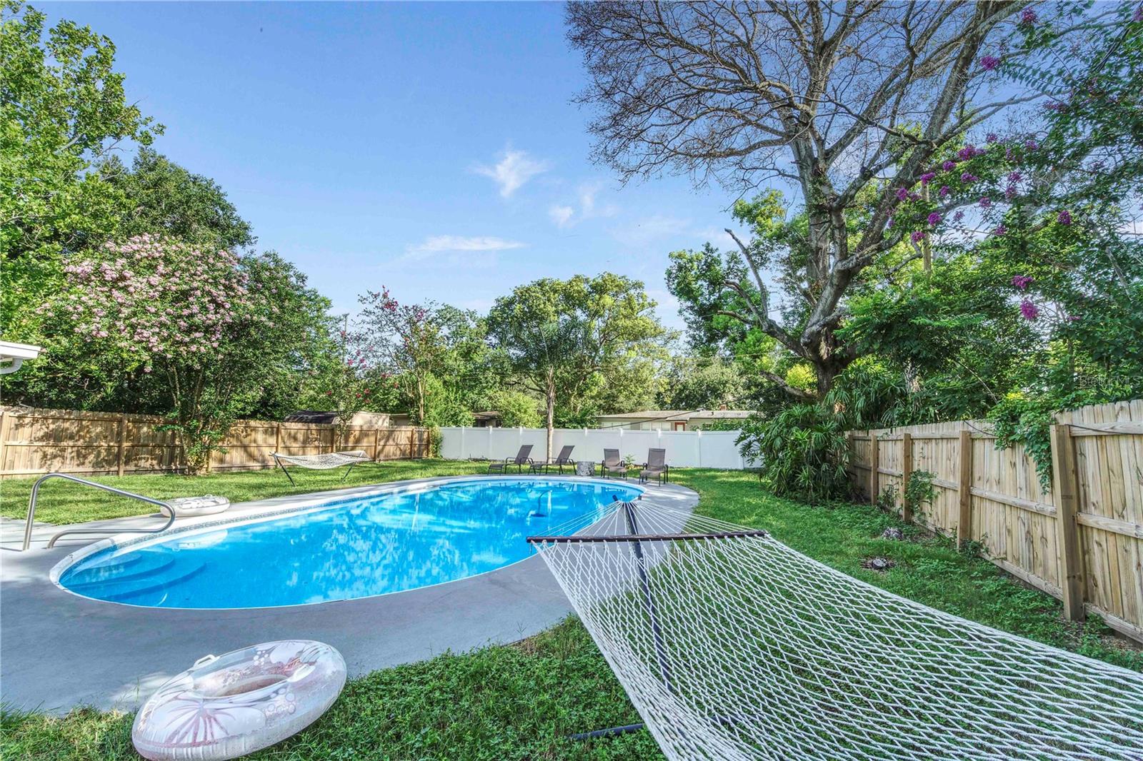 Image 28 of 39 For 407 Crystal Lake Street