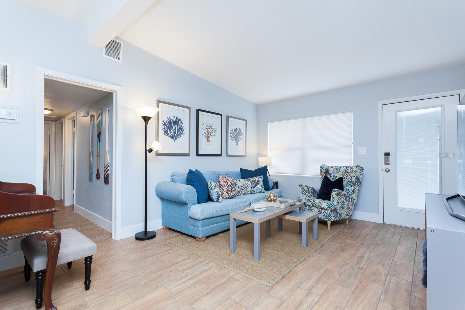 Image 5 of 39 For 407 Crystal Lake Street