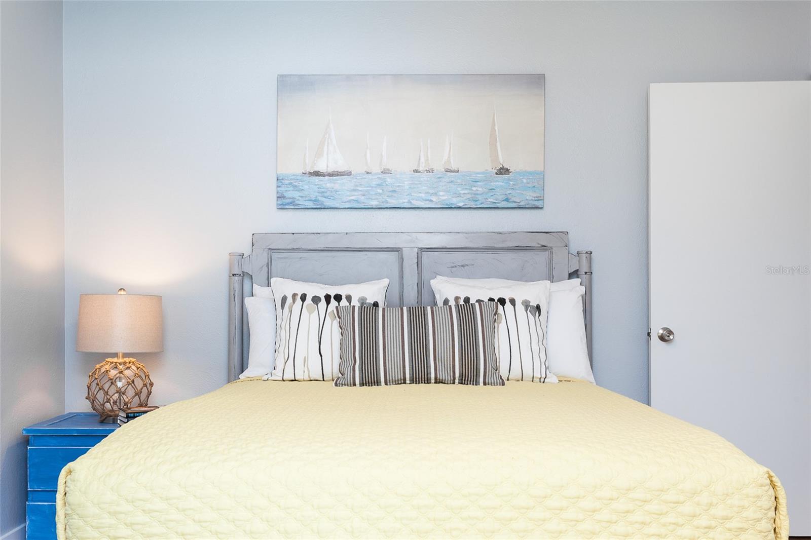 Image 6 of 39 For 407 Crystal Lake Street