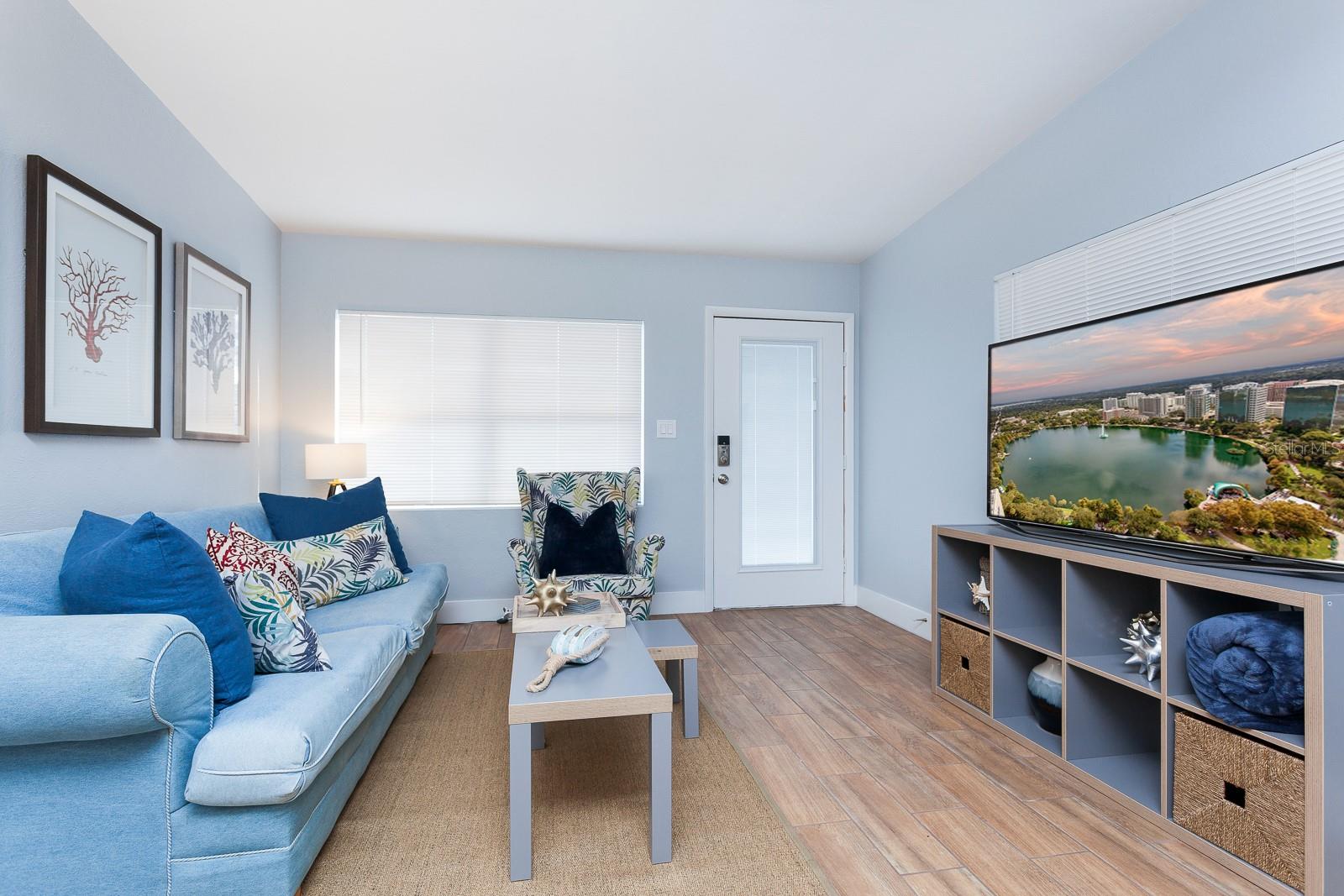 Image 7 of 39 For 407 Crystal Lake Street