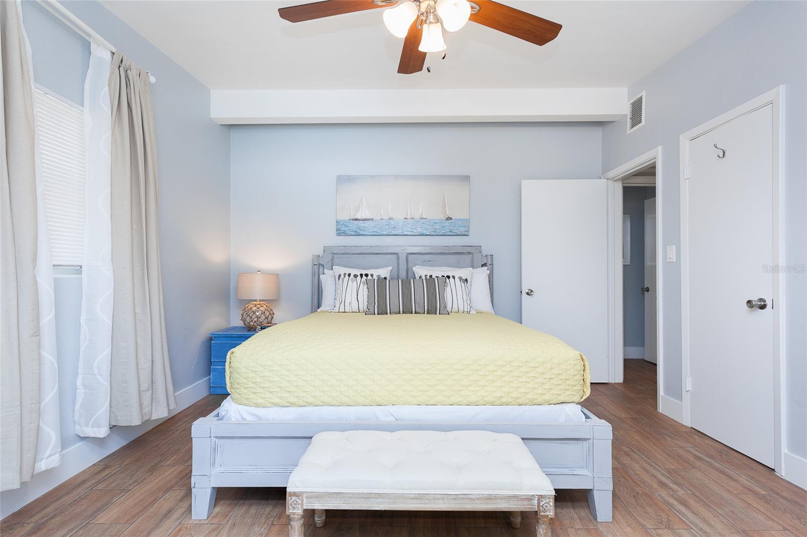 Image 9 of 39 For 407 Crystal Lake Street