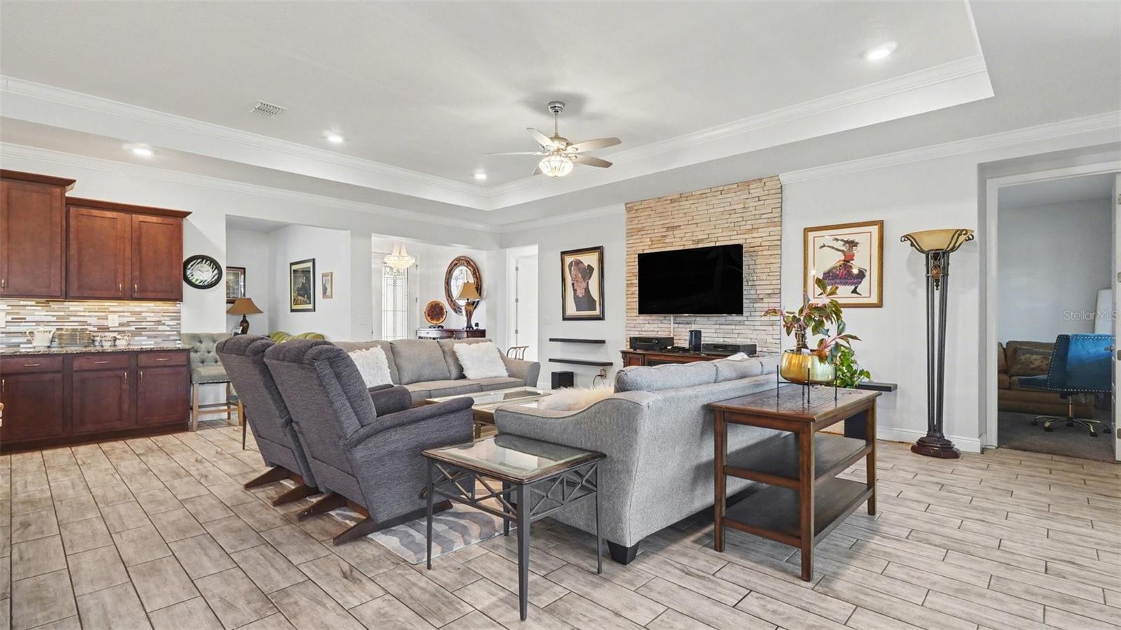 Image 6 of 26 For 8572 94th Circle