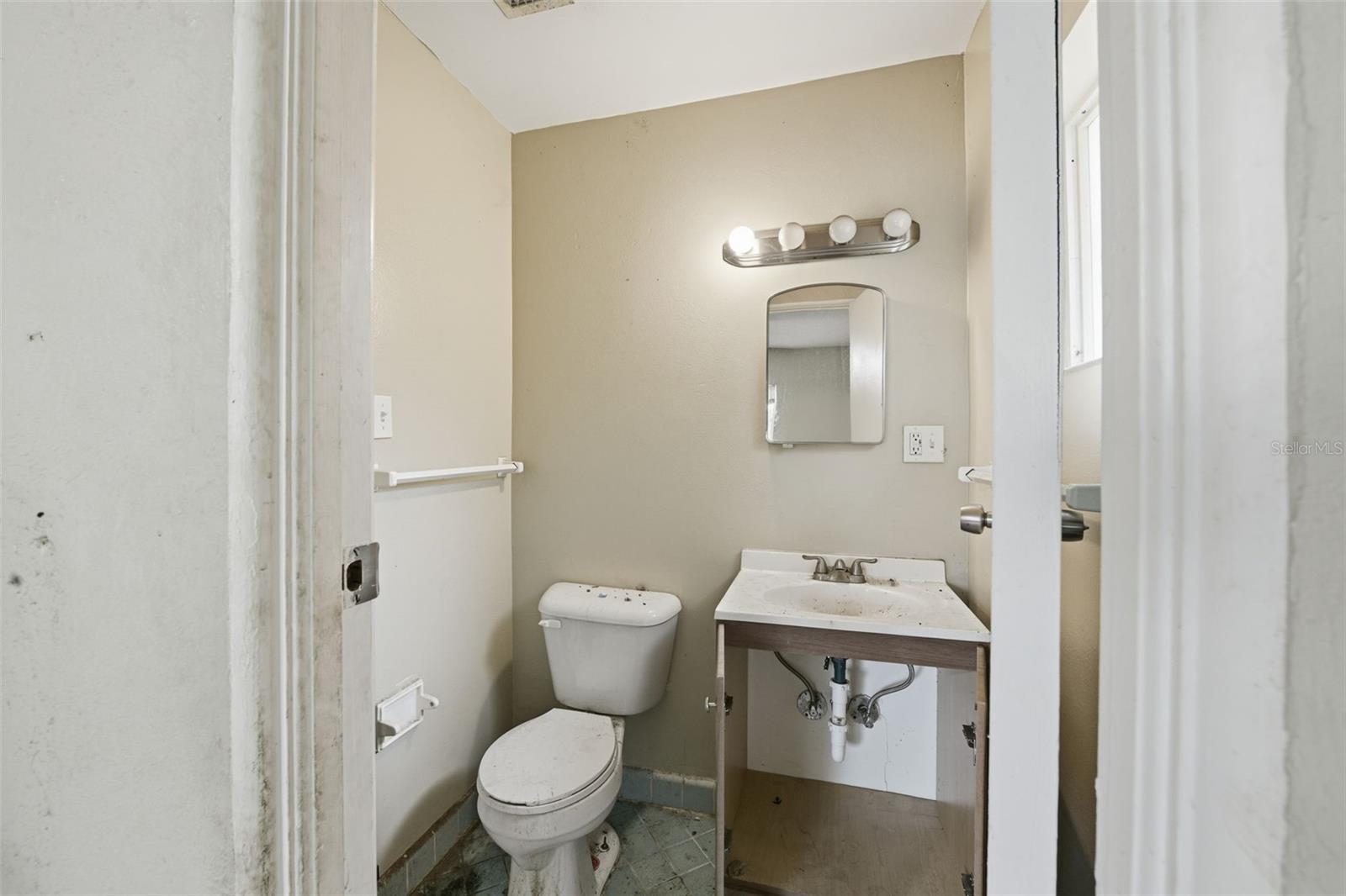 Image 17 of 21 For 4228 Sky Line Drive