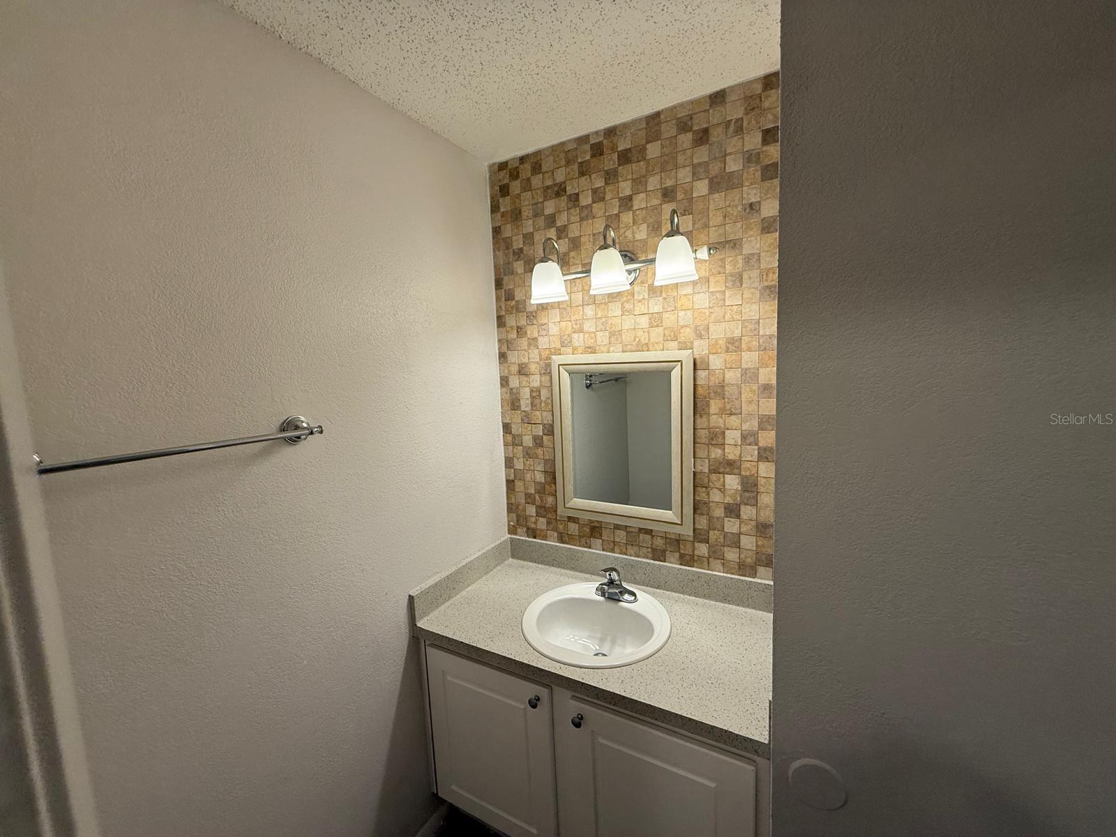 Image 21 of 28 For 4269 Semoran Boulevard 17