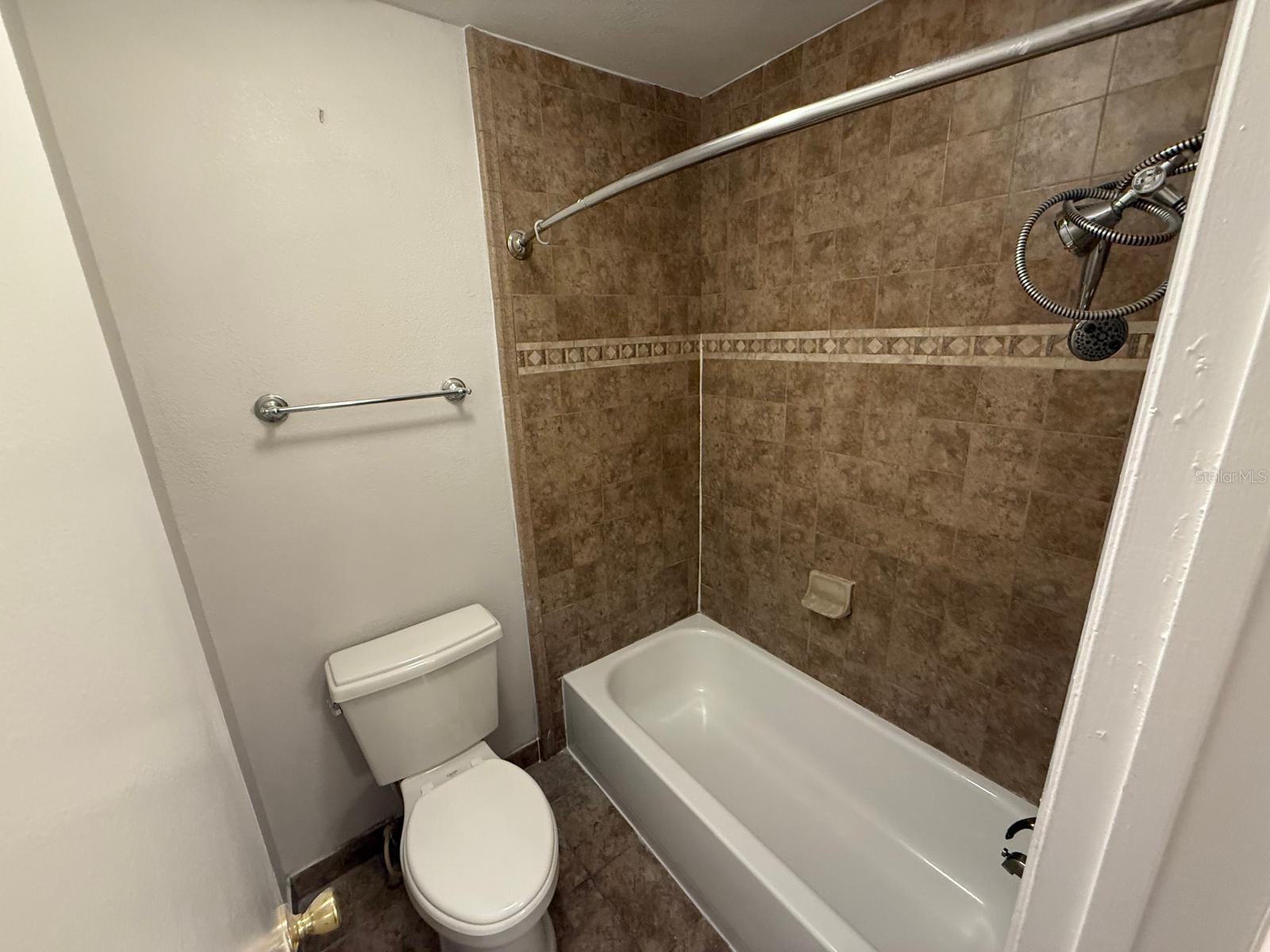 Image 22 of 28 For 4269 Semoran Boulevard 17