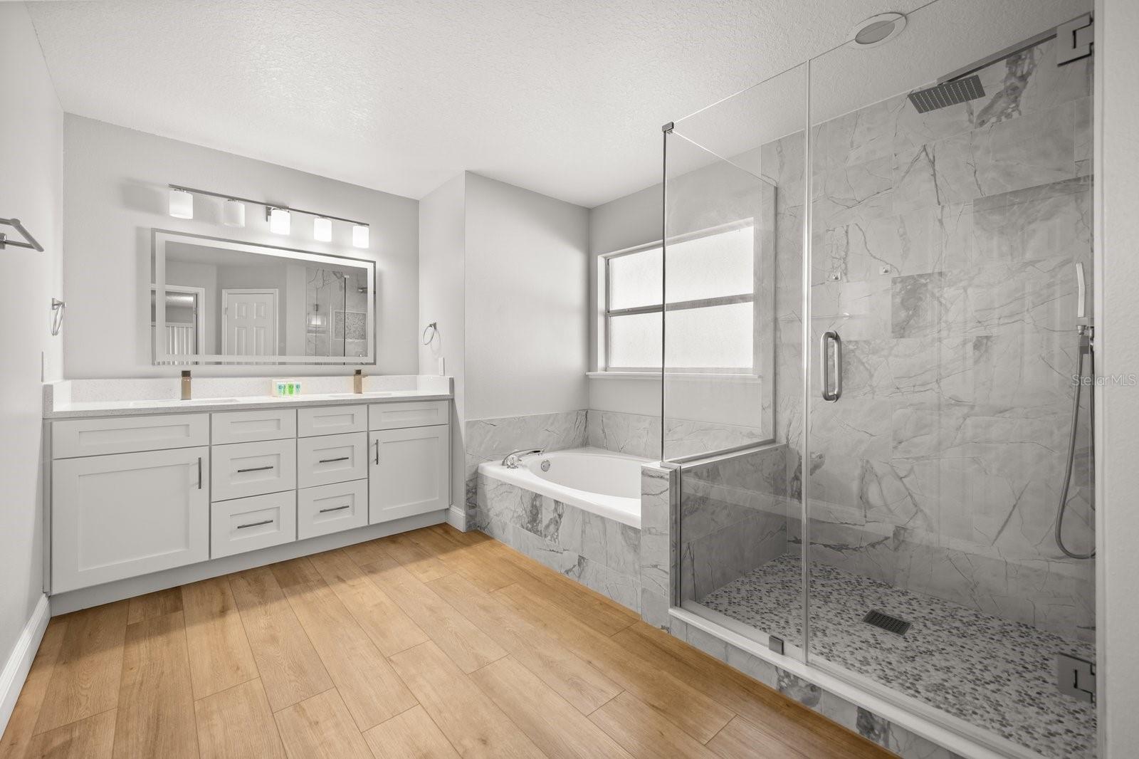 Image 18 of 34 For 4411 White Oak Circle