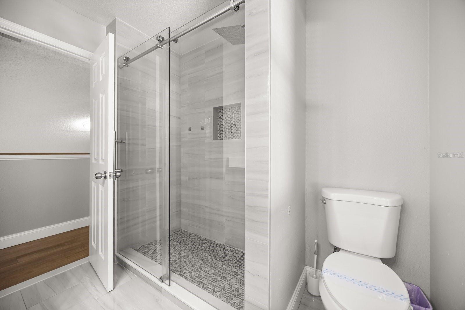 Image 24 of 34 For 4411 White Oak Circle