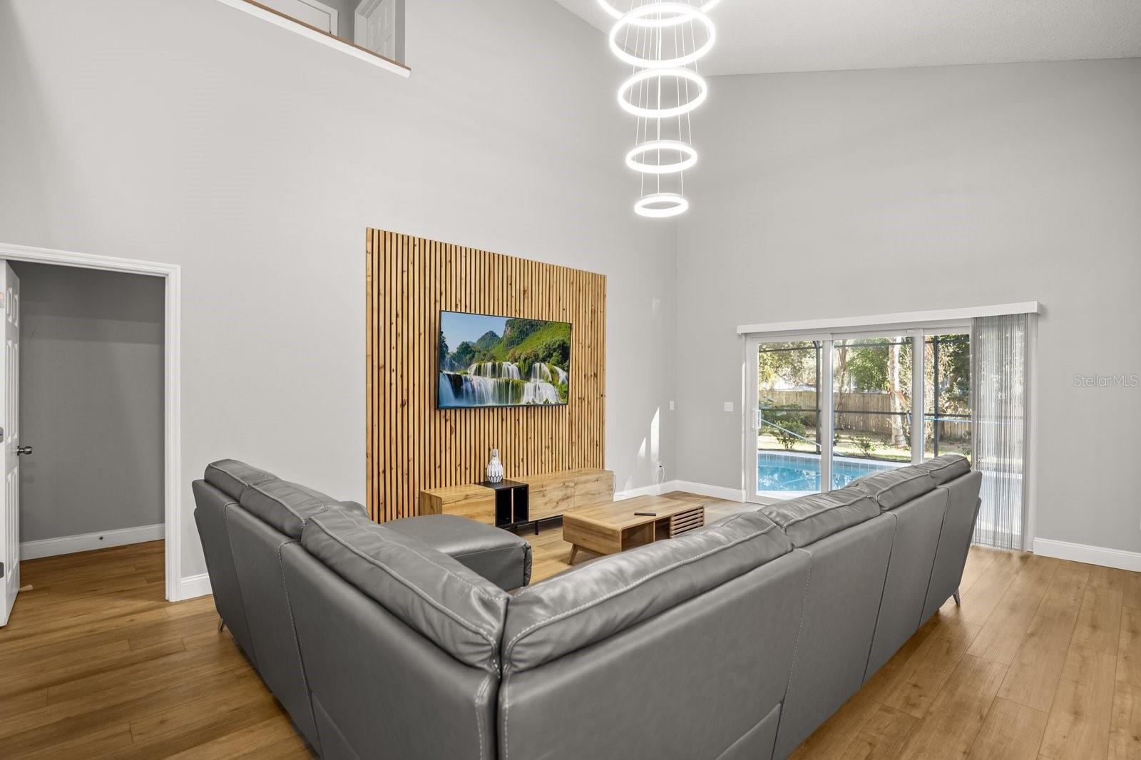 Image 3 of 34 For 4411 White Oak Circle