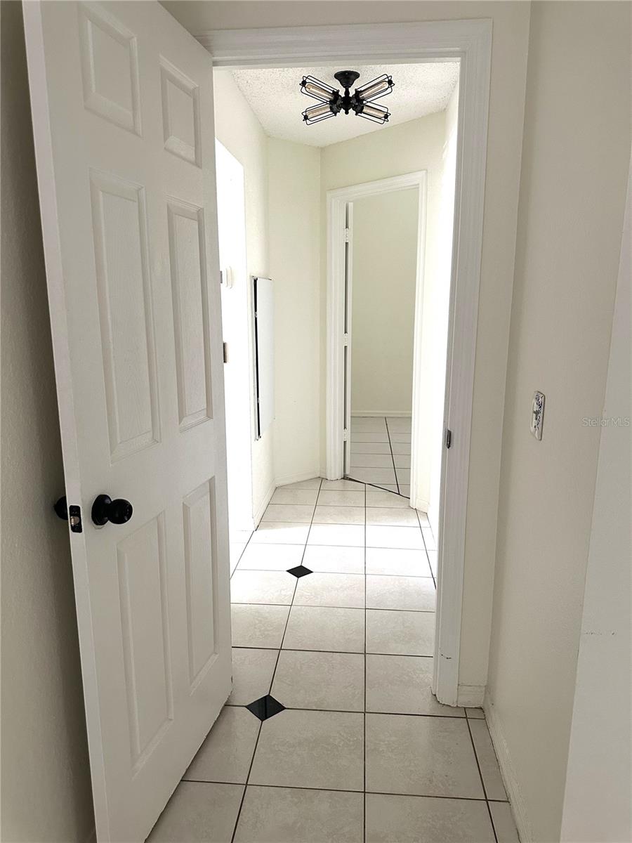 Image 17 of 23 For 660 Youngstown Parkway 288