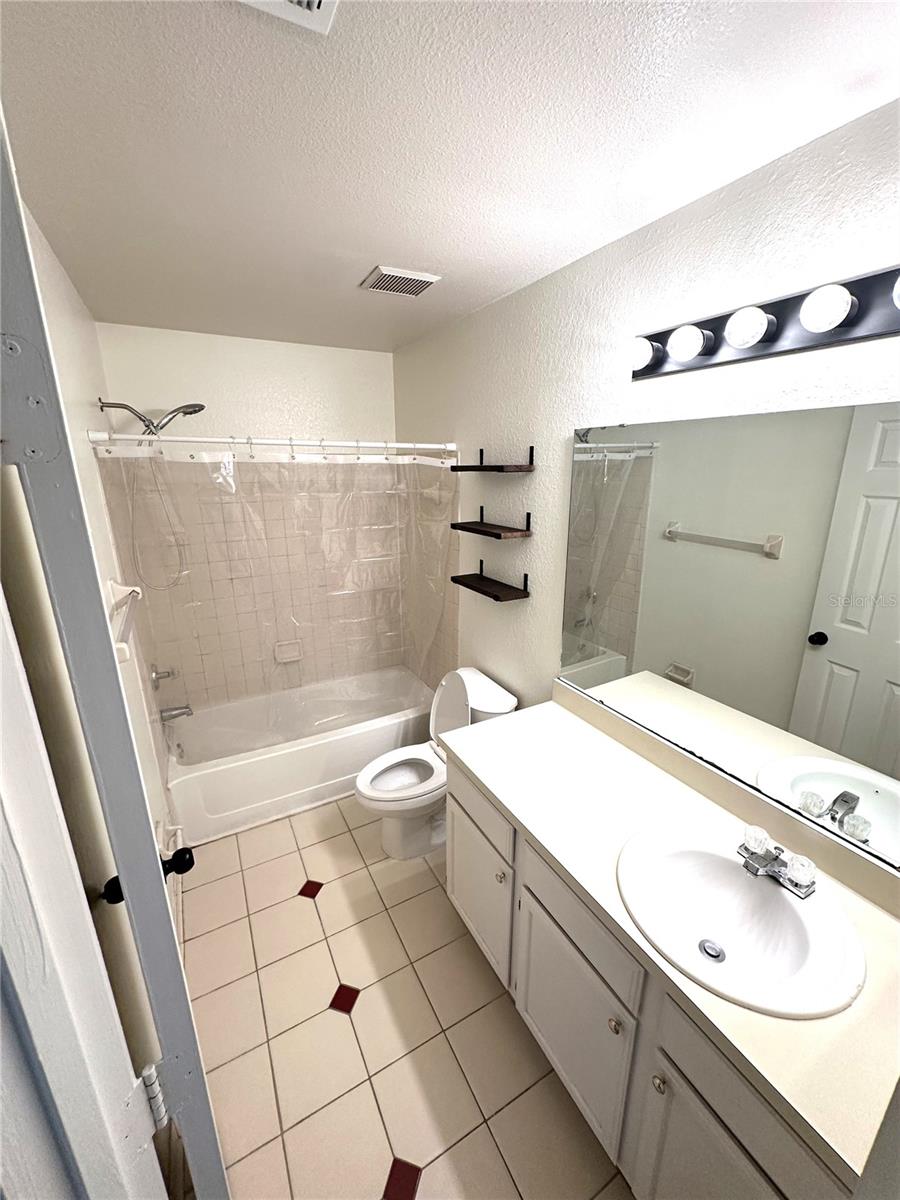 Image 20 of 23 For 660 Youngstown Parkway 288