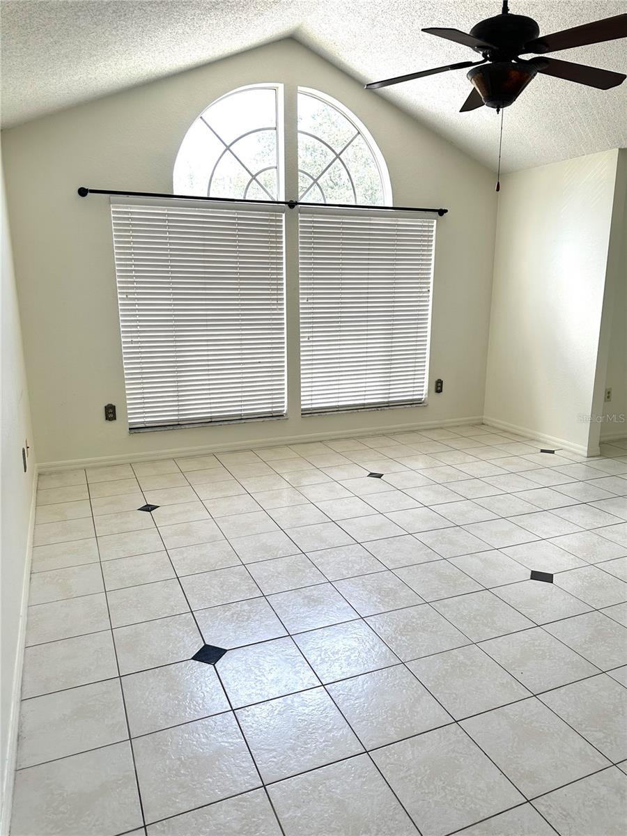 Image 3 of 23 For 660 Youngstown Parkway 288