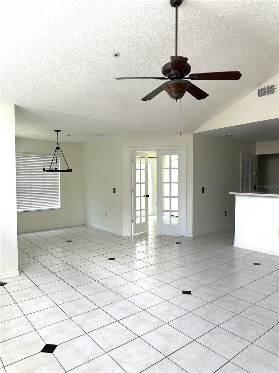 Image 5 of 23 For 660 Youngstown Parkway 288