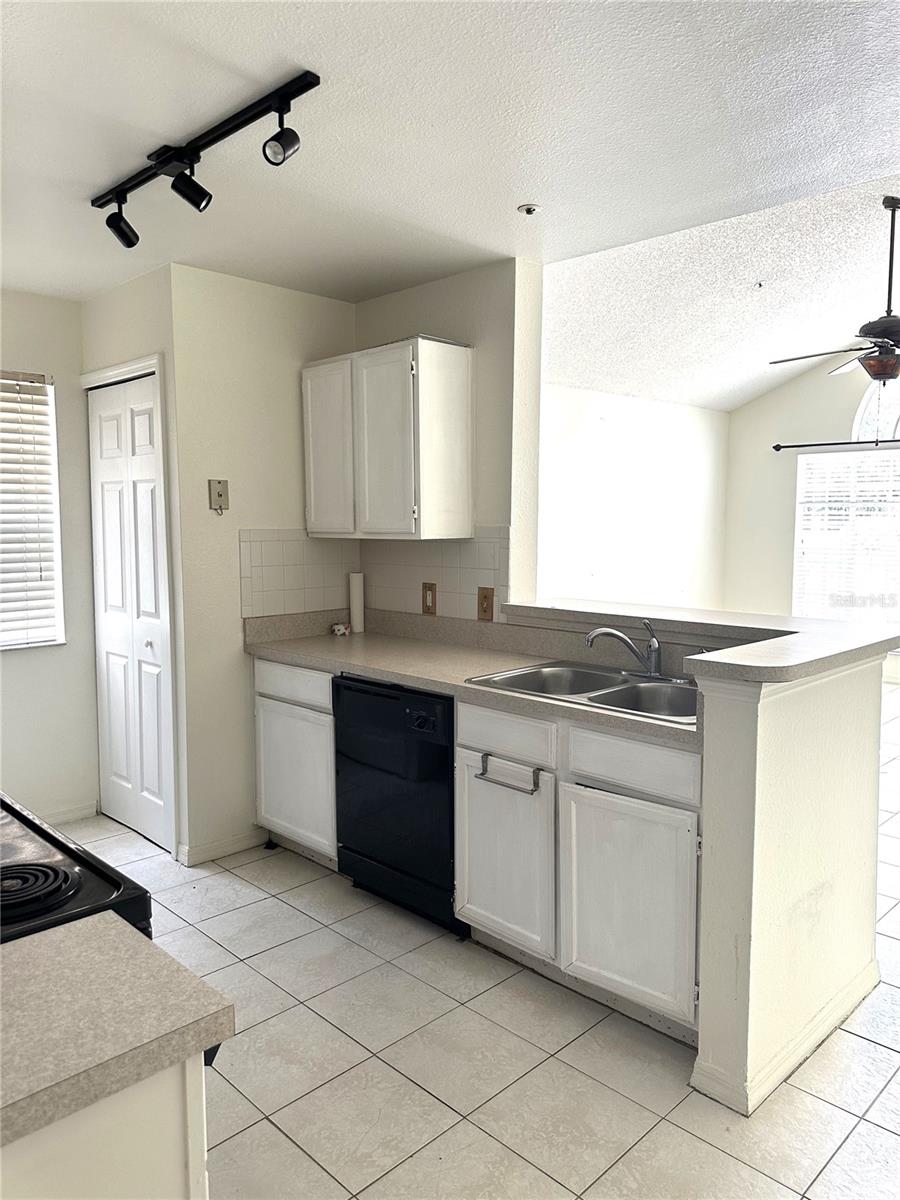 Image 7 of 23 For 660 Youngstown Parkway 288