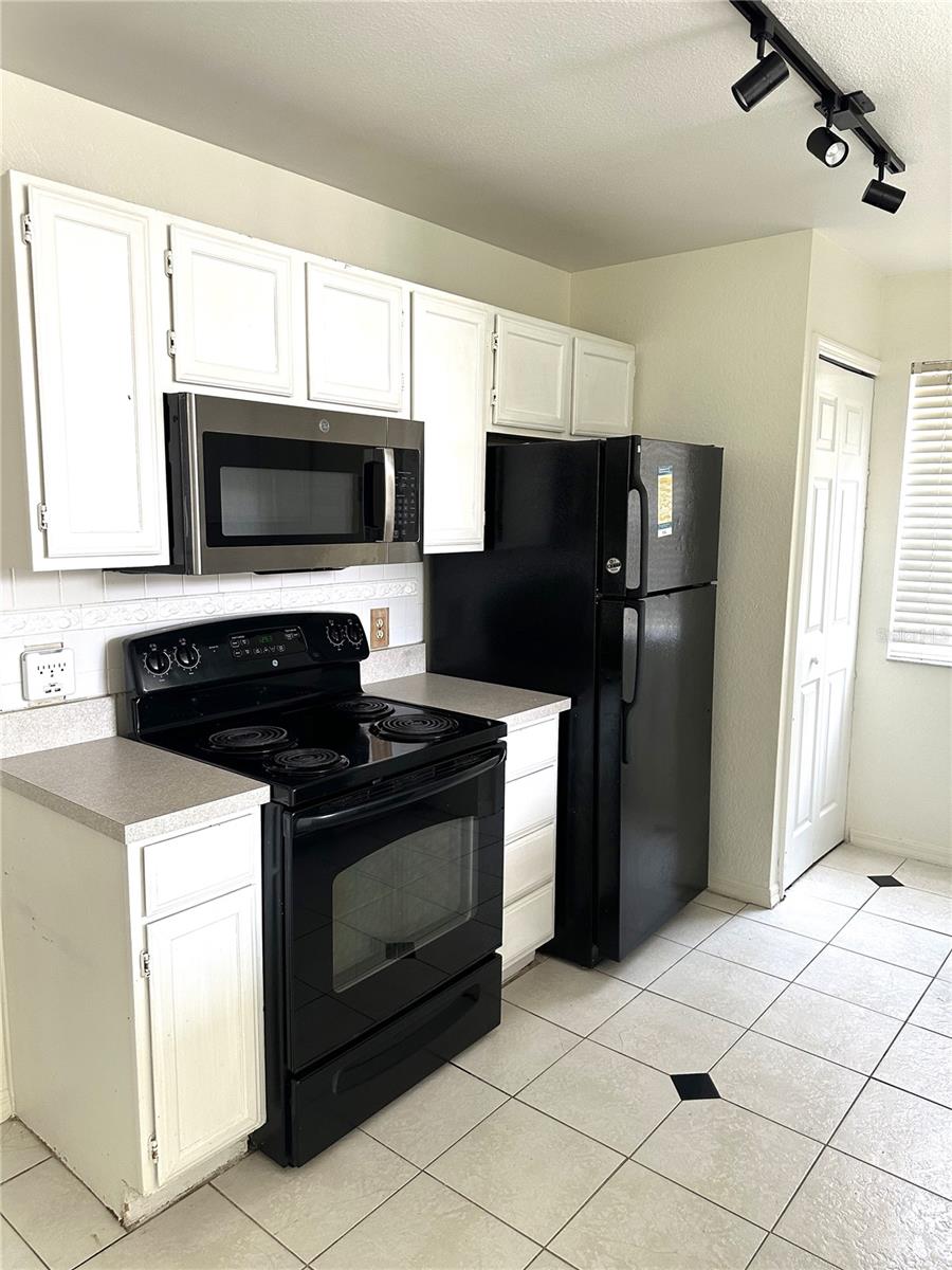 Image 8 of 23 For 660 Youngstown Parkway 288