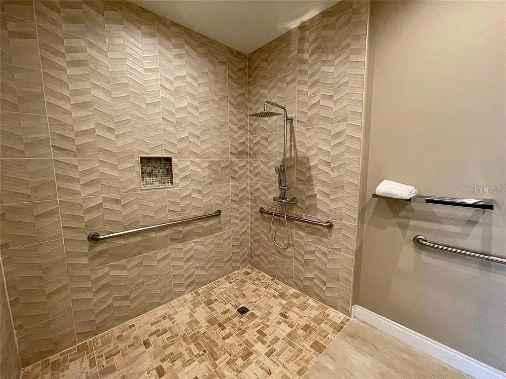 Image 7 of 41 For 7582 Brooklyn Drive