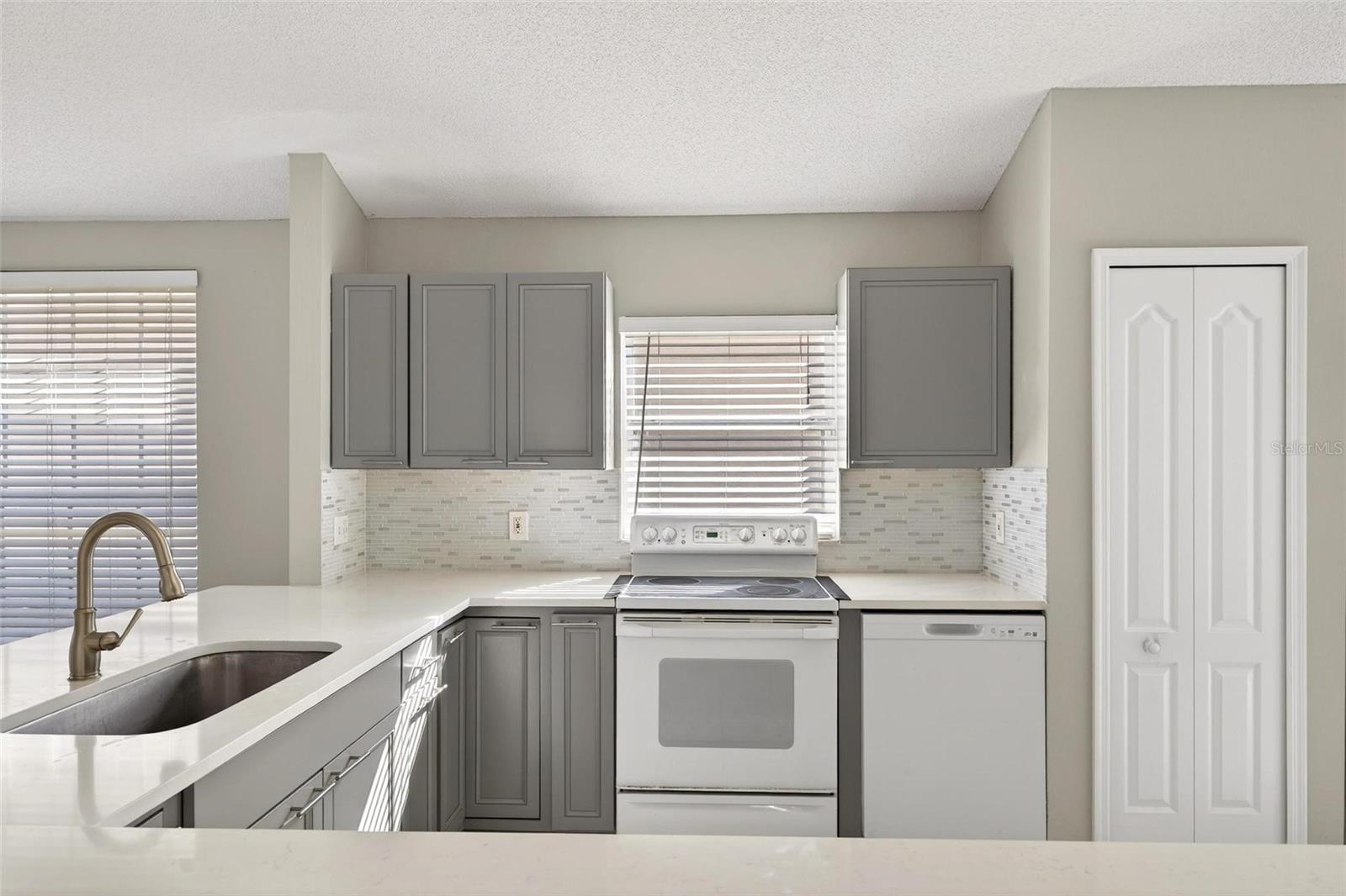 Image 14 of 43 For 938 Jadestone Circle