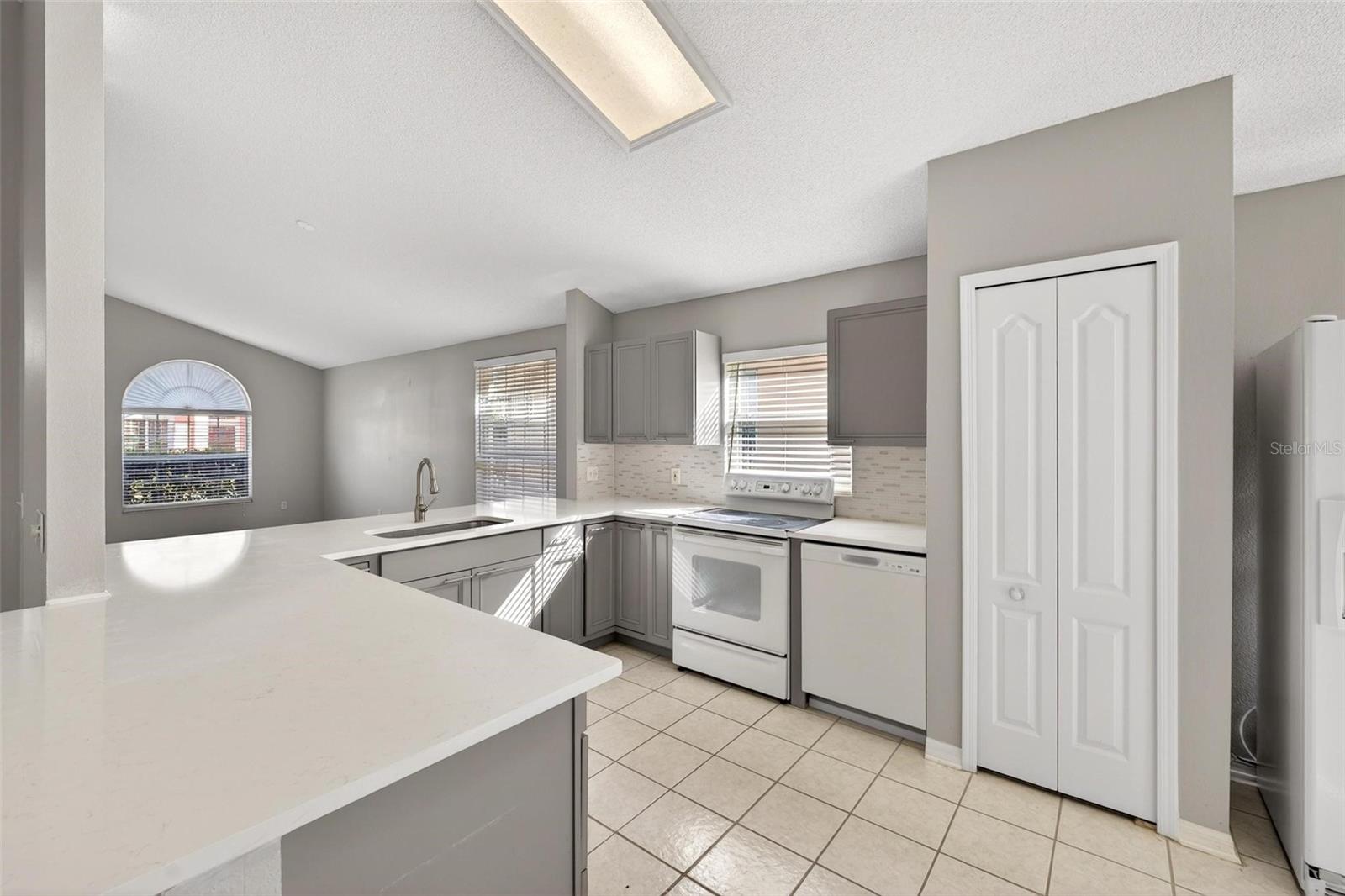 Image 15 of 43 For 938 Jadestone Circle