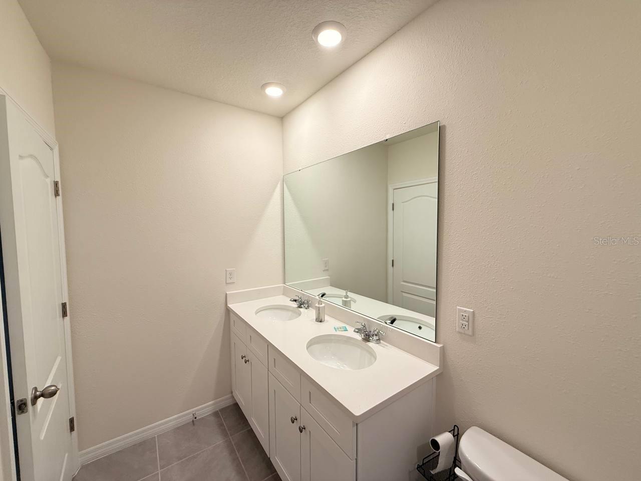 Listing photo id 11 for 2333 Penguin Boulevard