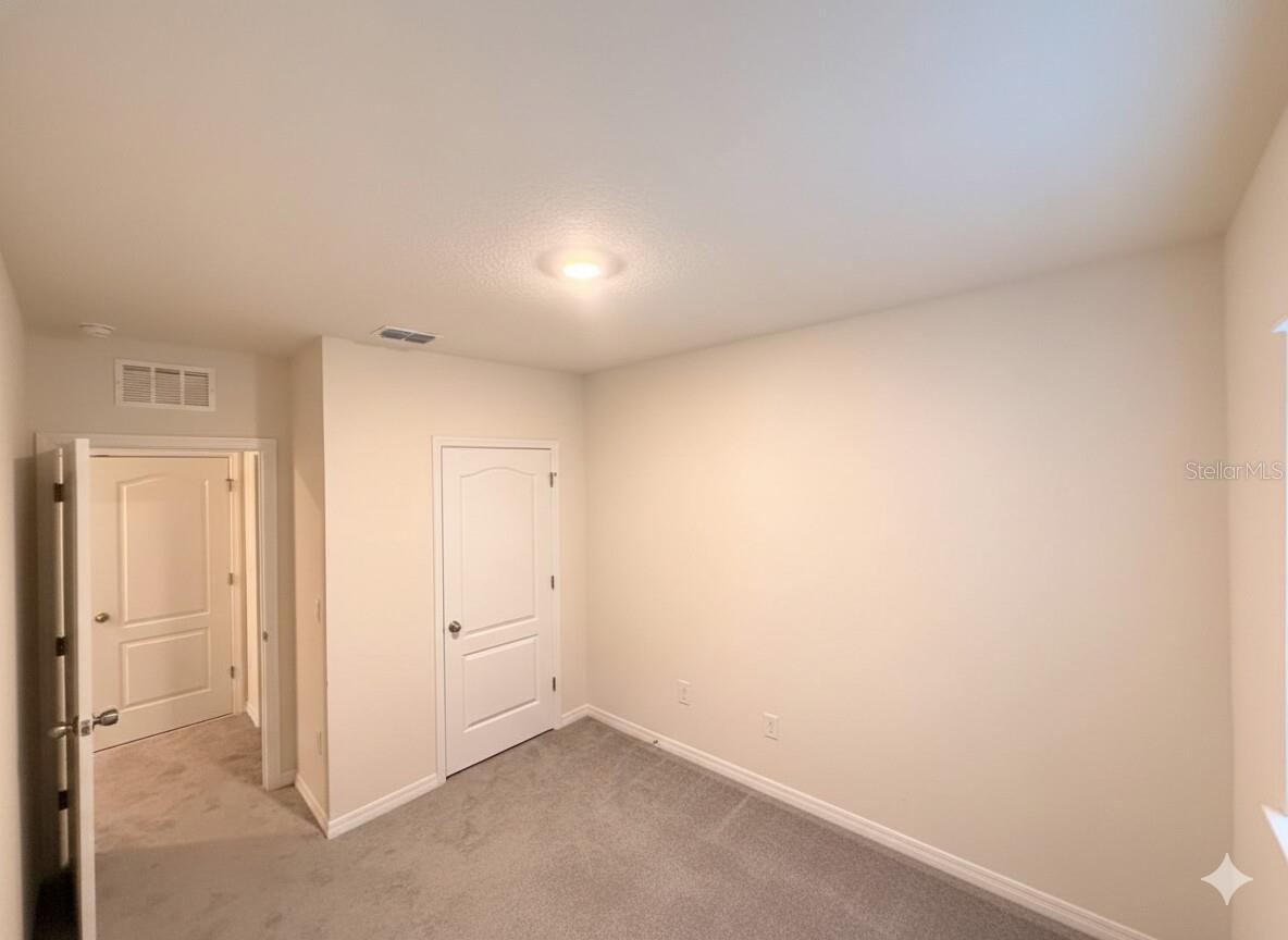 Listing photo id 13 for 2333 Penguin Boulevard