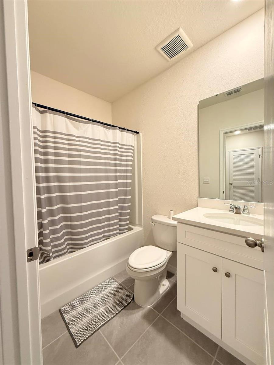 Listing photo id 16 for 2333 Penguin Boulevard