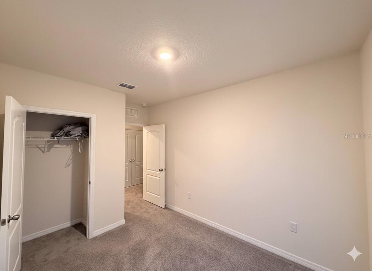 Listing photo id 17 for 2333 Penguin Boulevard