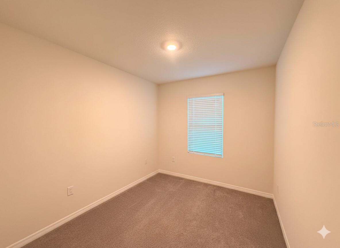 Listing photo id 18 for 2333 Penguin Boulevard