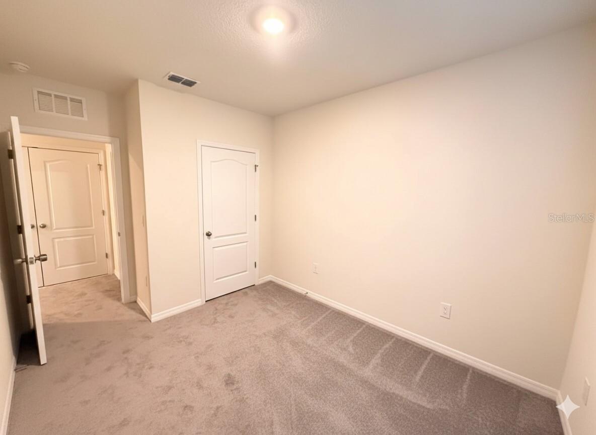 Listing photo id 20 for 2333 Penguin Boulevard