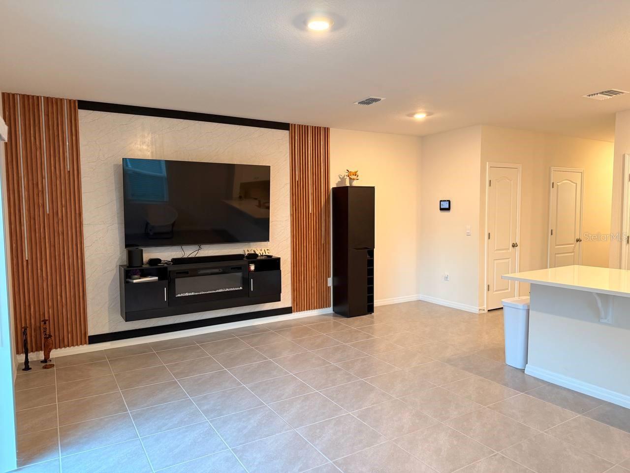 Listing photo id 2 for 2333 Penguin Boulevard