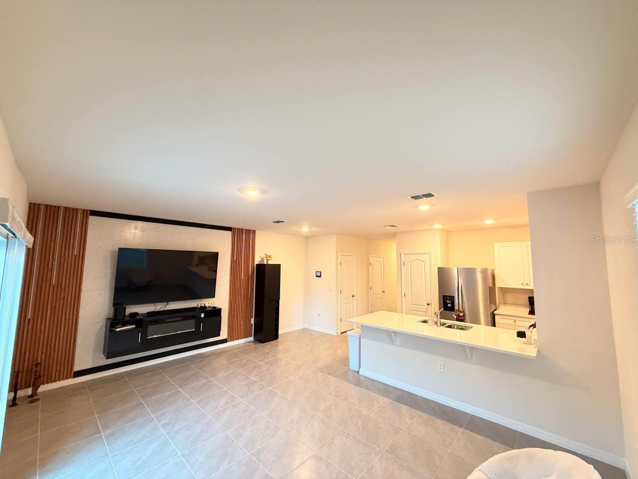 Listing photo id 3 for 2333 Penguin Boulevard