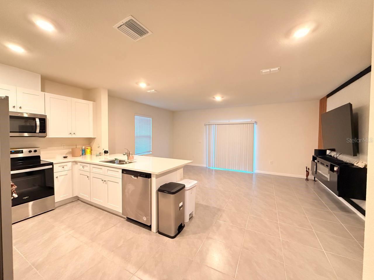 Listing photo id 5 for 2333 Penguin Boulevard