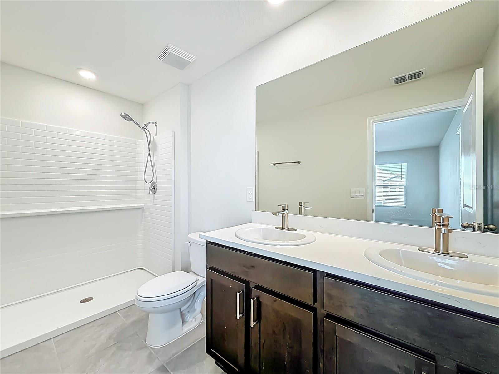 Image 33 of 60 For 6687 81st Loop