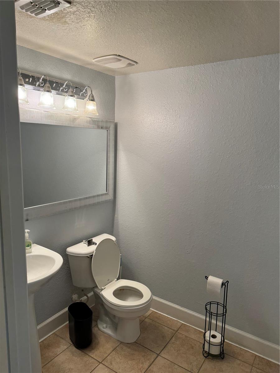 Image 10 of 23 For 204 South Street 1055