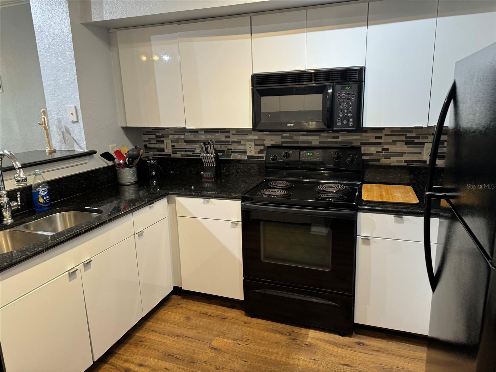 Image 11 of 23 For 204 South Street 1055