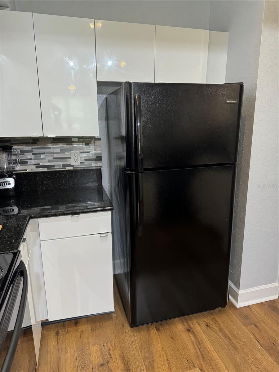 Image 12 of 23 For 204 South Street 1055