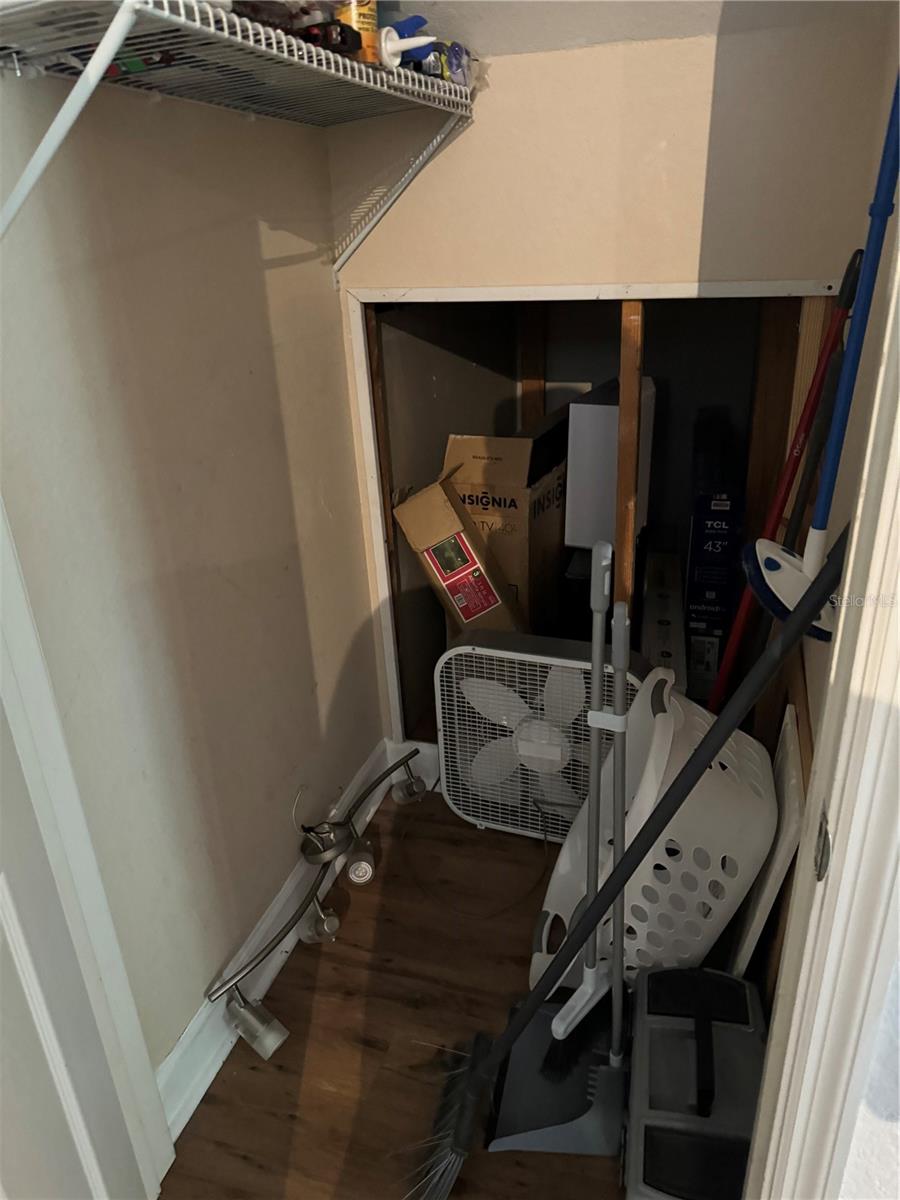 Image 13 of 23 For 204 South Street 1055